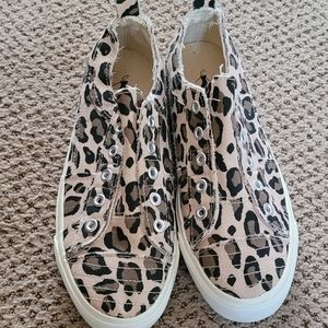Corky's size 7